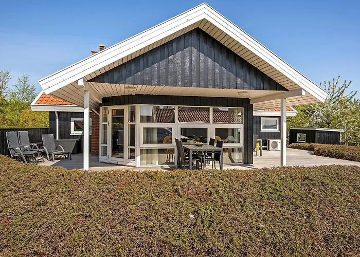 Nice In Haderslev With Kitchen Kelstrup Strand